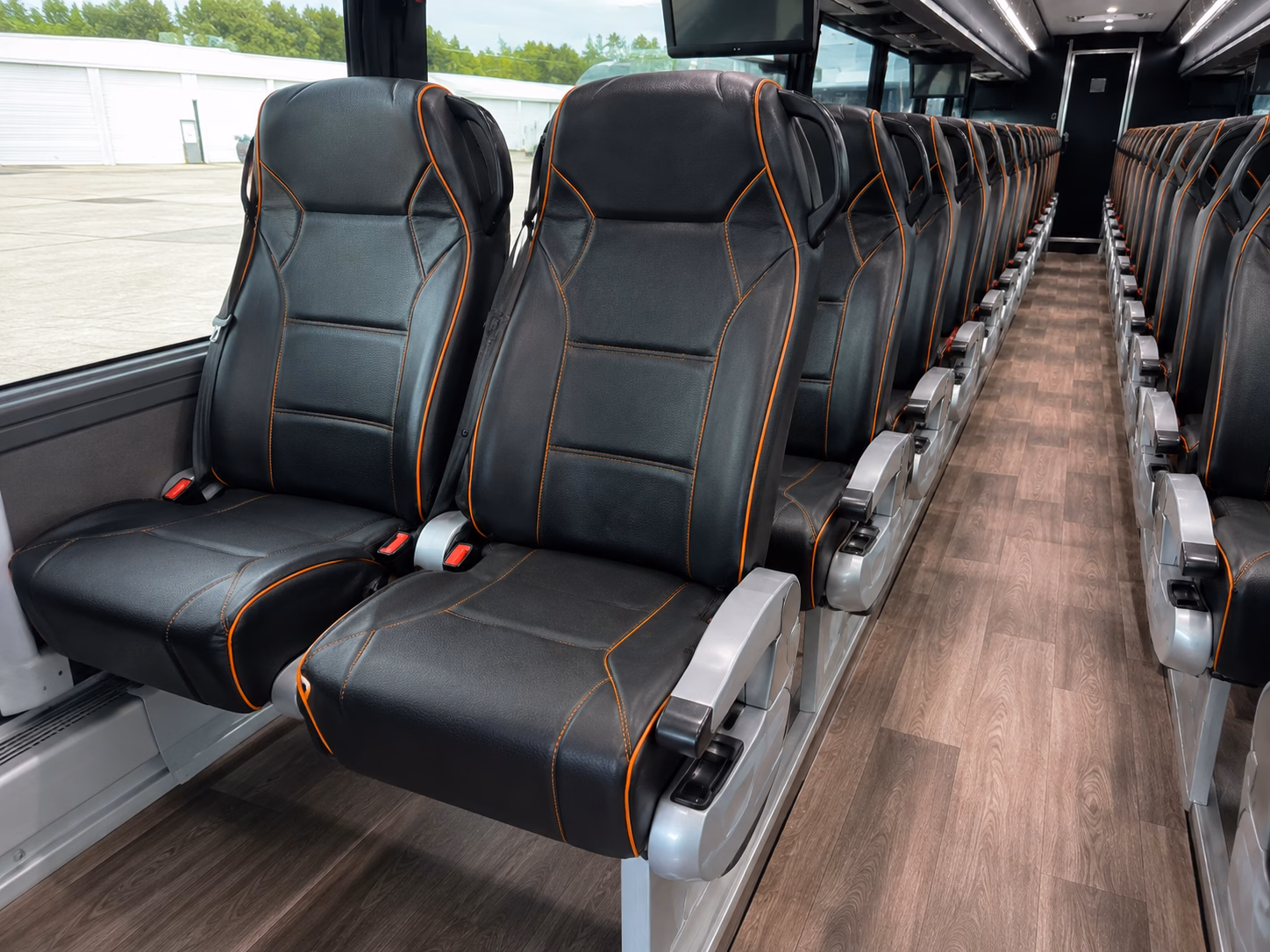 compare buses for day trips to the litchfield hills wine region