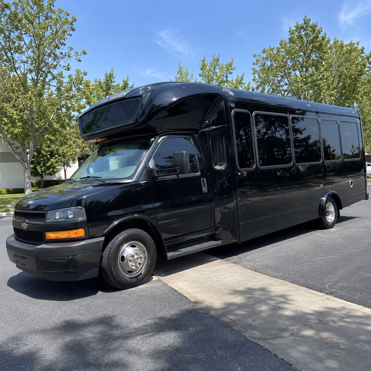 stratford 15 passenger party bus