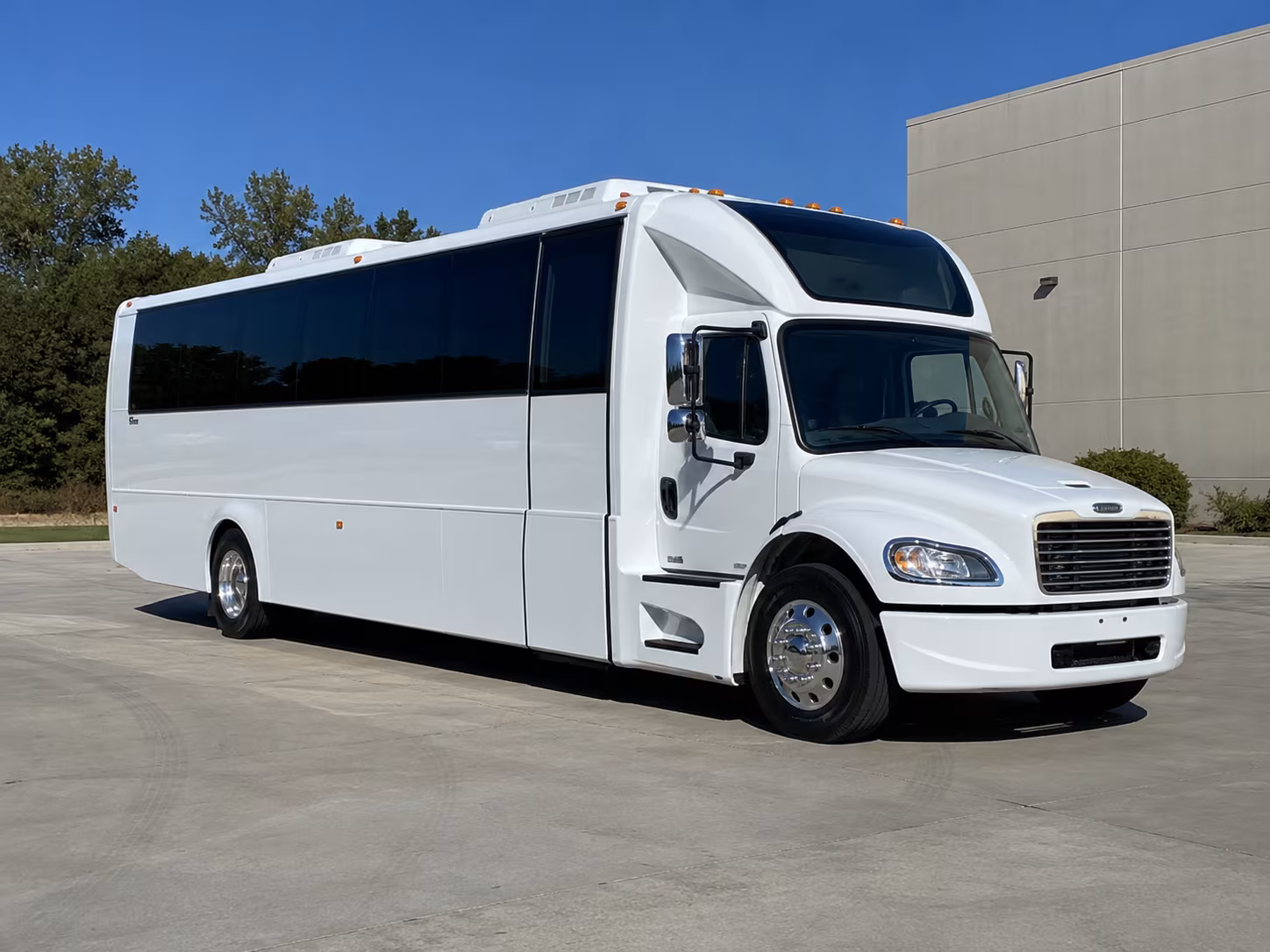 stratford 28 passenger party bus